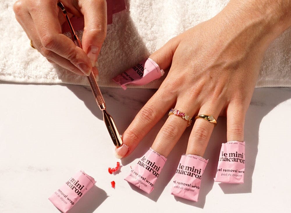 How to remove gel nail polish? - Le Mini Macaron Europe