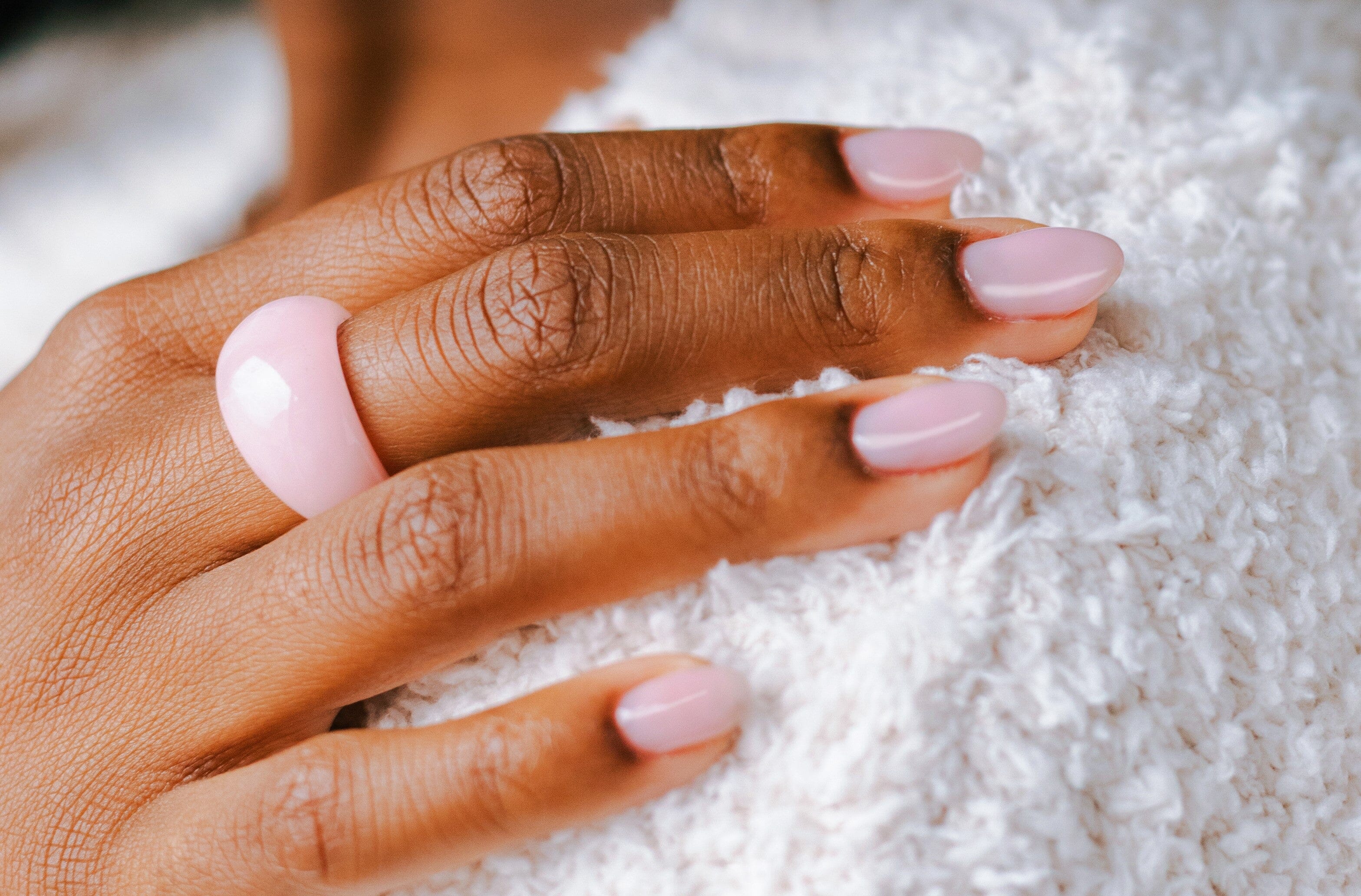 What are aesthetic nails?