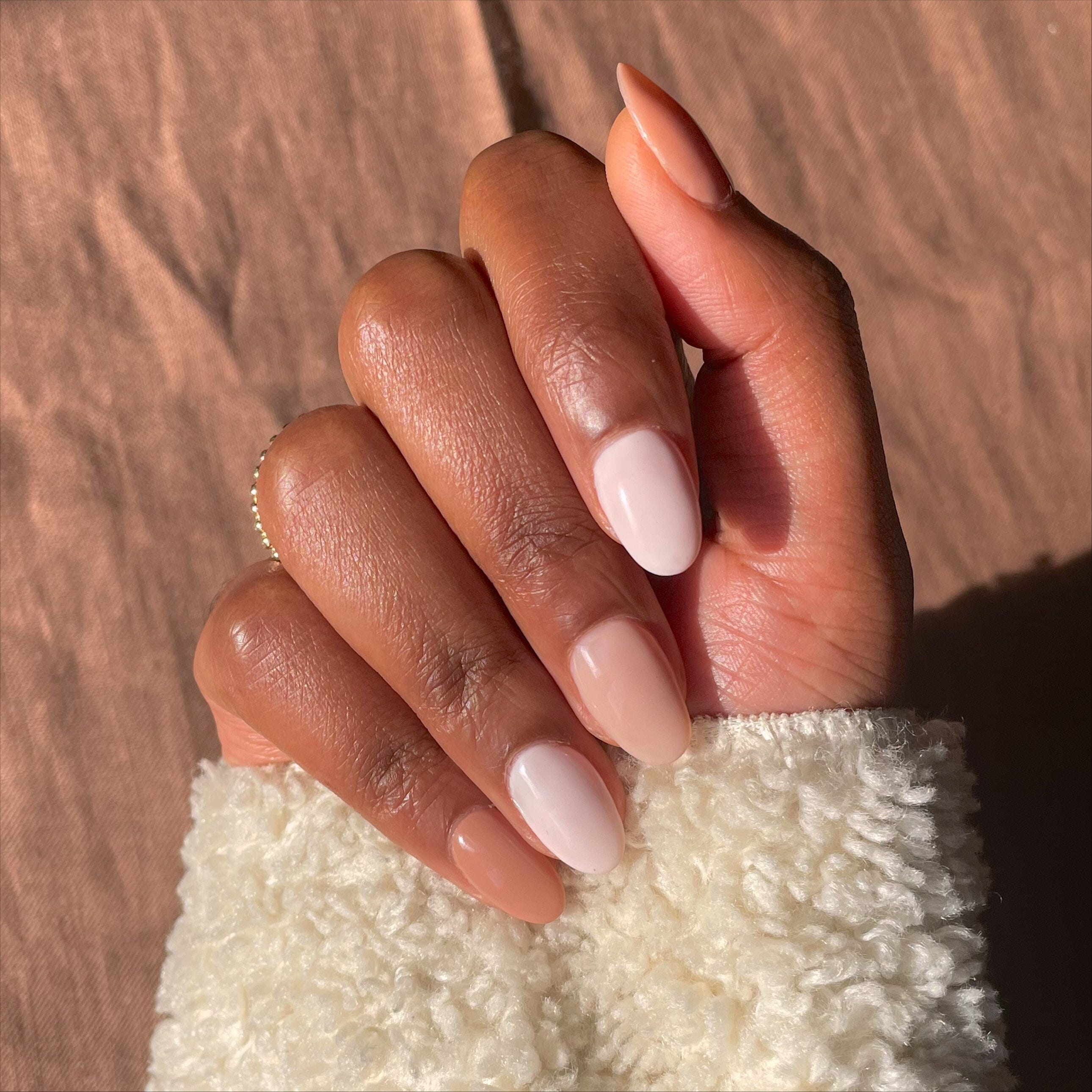 The most impressive designs of elegant almond nails to do at home