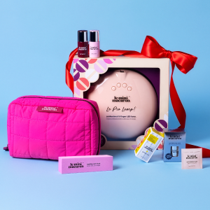 <strong>At Home Nail Salon Kit</strong>