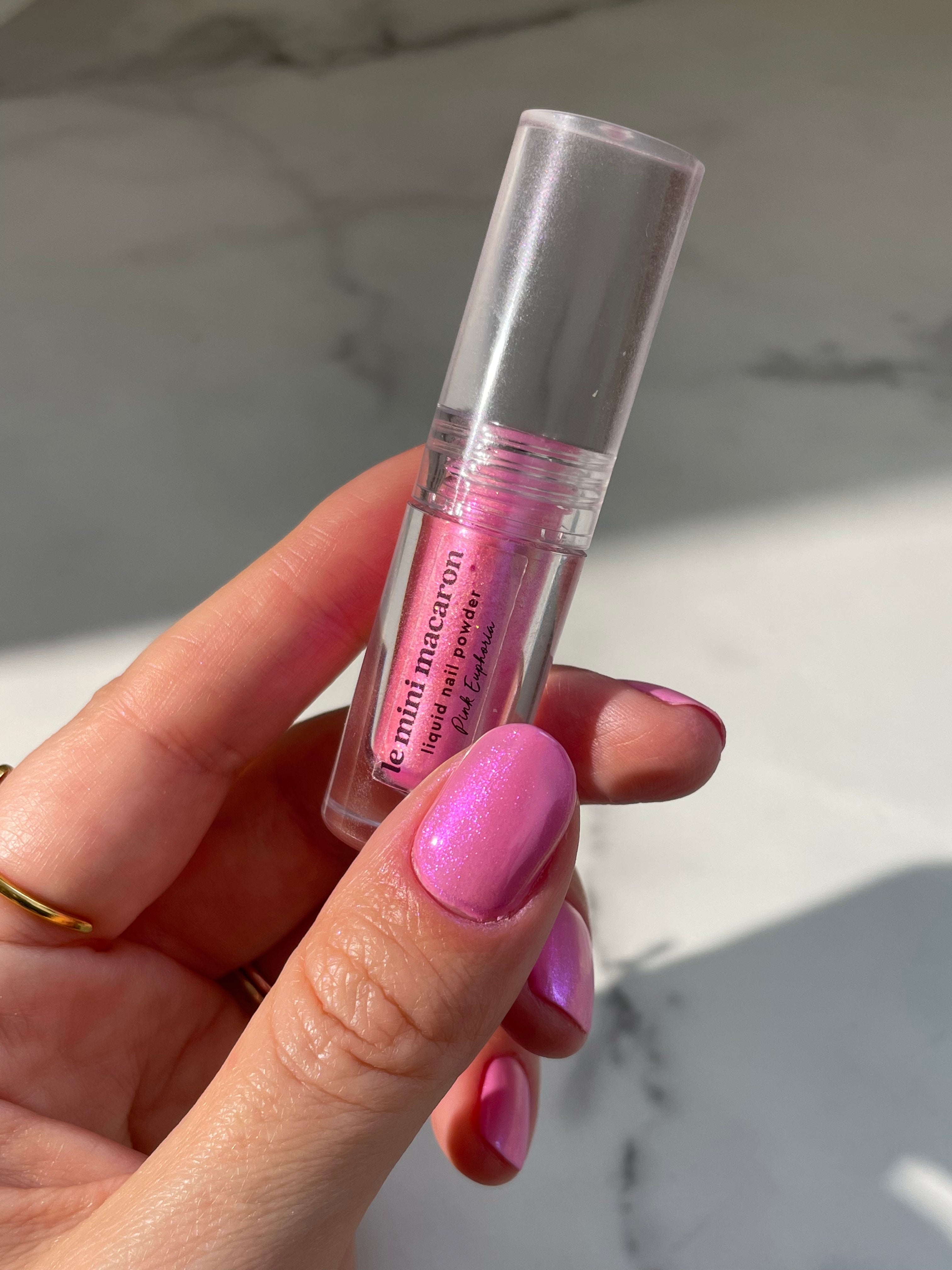Pink Euphoria liquid nail powder by Le Mini Macaron in iridescent chrome pink